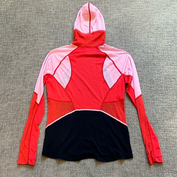 Kari Traa Hooded Light Weight Base Layer Top - Picture 3 of 3